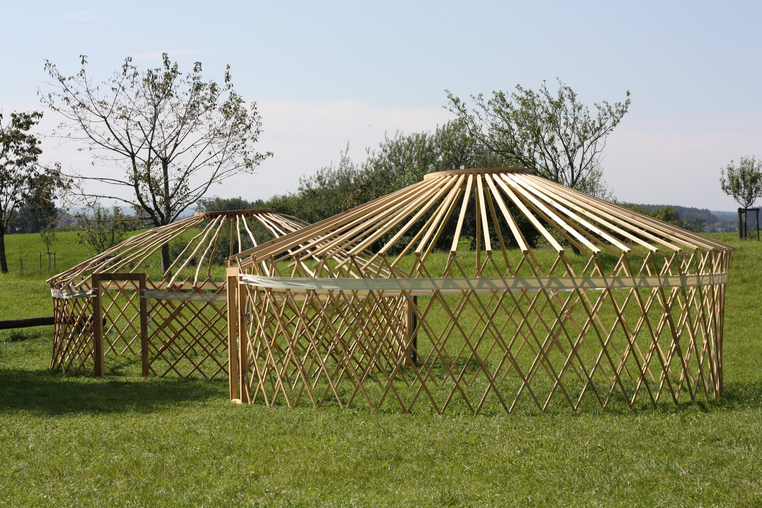 You are currently viewing Wunderschöne 6-Meter Eschenholz Jurte zu verkaufen